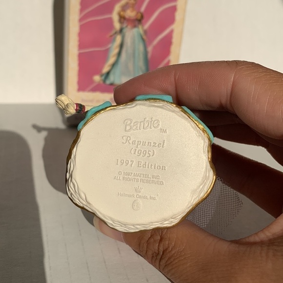 Vintage Hallmark Barbie as Rapunzel First in Collector's Series - Picture 3 of 4